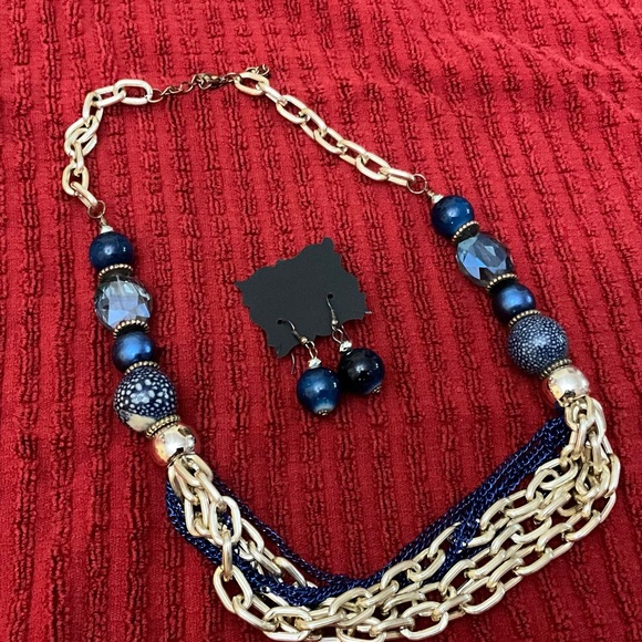 Necklace and earrings - Picture 1 of 2